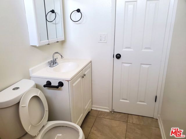1819 S Gramercy Place, Los Angeles CA: https://media.crmls.org/mediaz/5ca98088-7fa5-448e-89c0-548bd05eb0f6.jpg