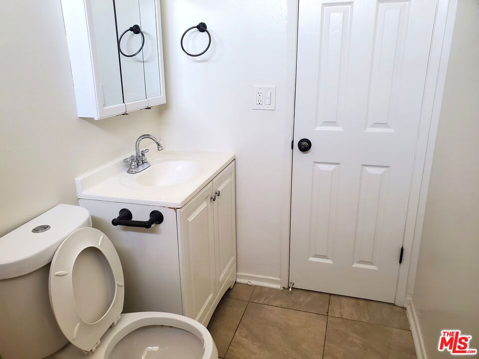 https://media.crmls.org/mediaz/5ca98088-7fa5-448e-89c0-548bd05eb0f6.jpg?preset=X-Large