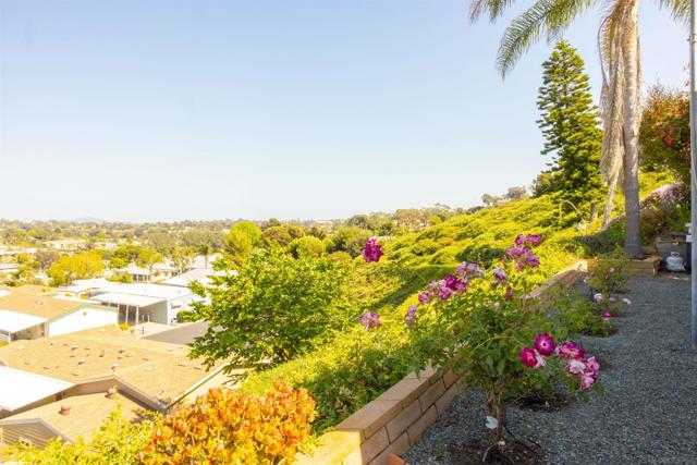 444 N El Camino Real, Encinitas CA: https://media.crmls.org/mediaz/5ca9fcc9-e617-4da1-ad0d-cf89752f8895.jpg