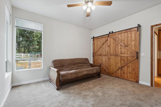 15091 Chemise Creek Rd, Ramona CA: https://media.crmls.org/mediaz/5ca9ffd4-8b01-4c20-9c74-fa63ff61dbc4.jpg