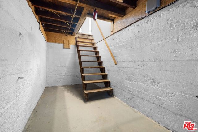 2400 W 74th Street, Los Angeles CA: https://media.crmls.org/mediaz/5caa63b0-282c-462e-a780-f487d8674cad.jpg
