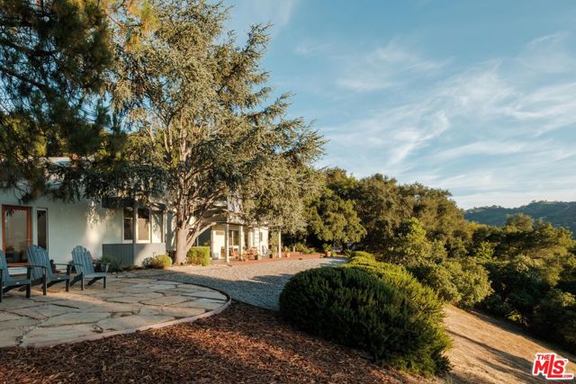 1 Colina Drive, Topanga CA: https://media.crmls.org/mediaz/5caaaa93-8db0-48db-8c8c-dbf05ef0a2f8.jpg