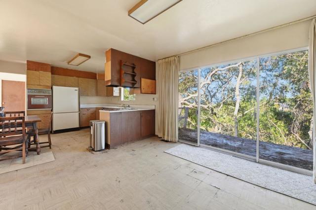 3915 Kingridge Drive, San Mateo CA: https://media.crmls.org/mediaz/5caab657-5673-4673-af98-2a03cc33e961.jpg