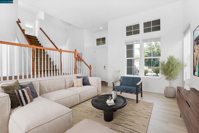 14 Renoir Ct, Oakley CA: https://media.crmls.org/mediaz/5caad006-4615-44ca-b715-21afd8023471.jpg