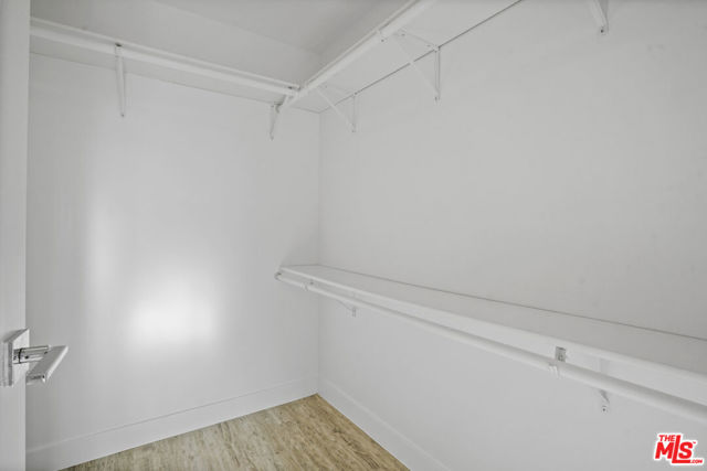 5549 Onacrest Drive, Los Angeles CA: https://media.crmls.org/mediaz/5caad532-1651-4d0c-93f7-76e48fc1c78d.jpg