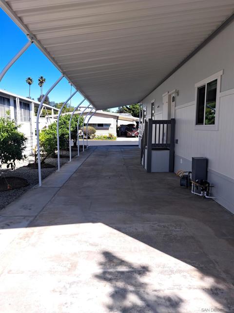 1401 El Norte Parkway, San Marcos CA: https://media.crmls.org/mediaz/5cab1c17-af25-4353-a46a-48f5930cb695.jpg