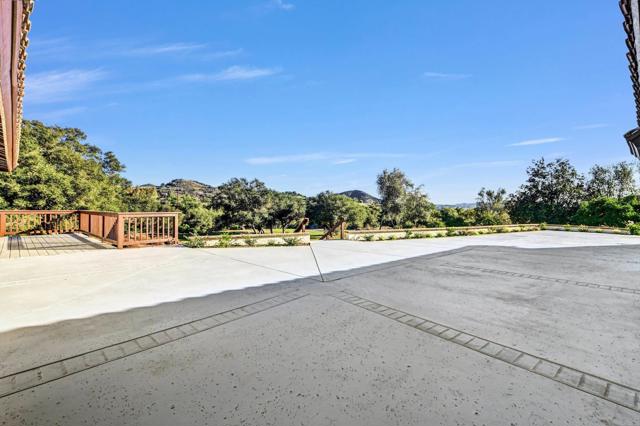 33140 Lilac Road, Valley Center CA: https://media.crmls.org/mediaz/5cab64ee-b252-41e4-93ec-6dc56ecd78fd.jpg
