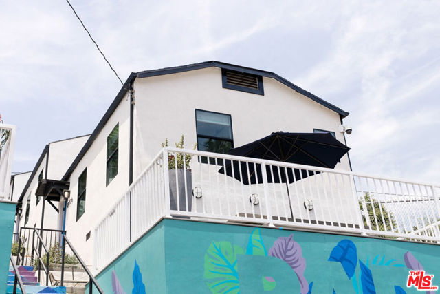 1236 W Sunset Boulevard, Los Angeles CA: https://media.crmls.org/mediaz/5caba4f6-8ab6-4adb-a292-dbefeba6dfb4.jpg