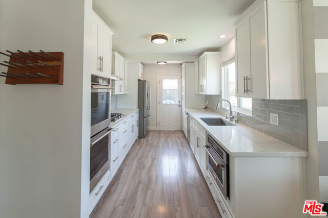 3920 W Clark Avenue, Burbank CA: https://media.crmls.org/mediaz/5cabd647-cf73-4545-9562-5fda120287ce.jpg