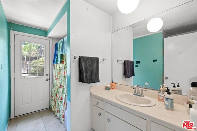 13926 Lakeside Street, Sylmar CA: https://media.crmls.org/mediaz/5cac1572-a5ca-4276-8a0e-53c35956a95c.jpg