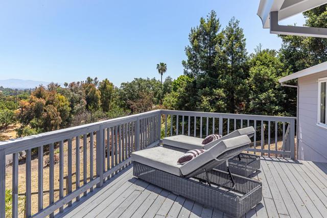 13038 Vista Del Valle Court, Los Altos Hills CA: https://media.crmls.org/mediaz/5cac47c7-8266-4cec-a1cc-d5f51c60a84e.jpg