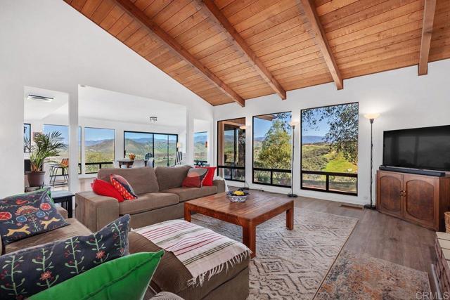 Detail Gallery Image 11 of 45 For 31424 Lilac Rd, Valley Center,  CA 92082 - 3 Beds | 3/1 Baths