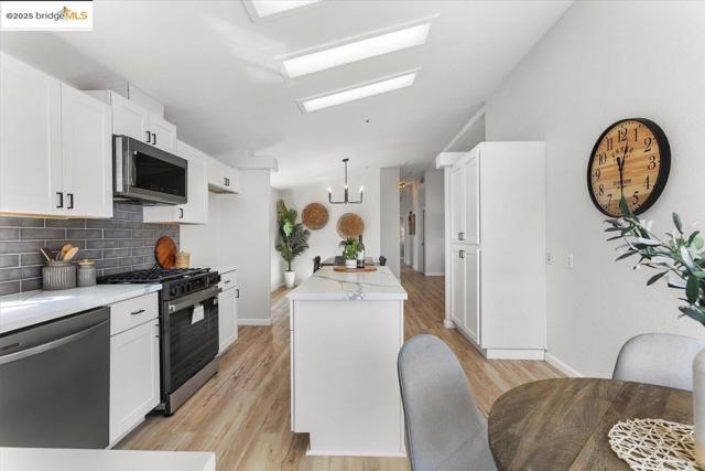 33526 4th ST, Union City CA: https://media.crmls.org/mediaz/5cac6a00-0cda-43de-a9cd-0ee095de9f3b.jpg