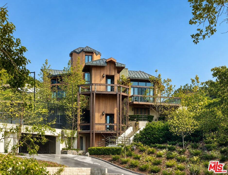 1119 Moraga Dr — image 1