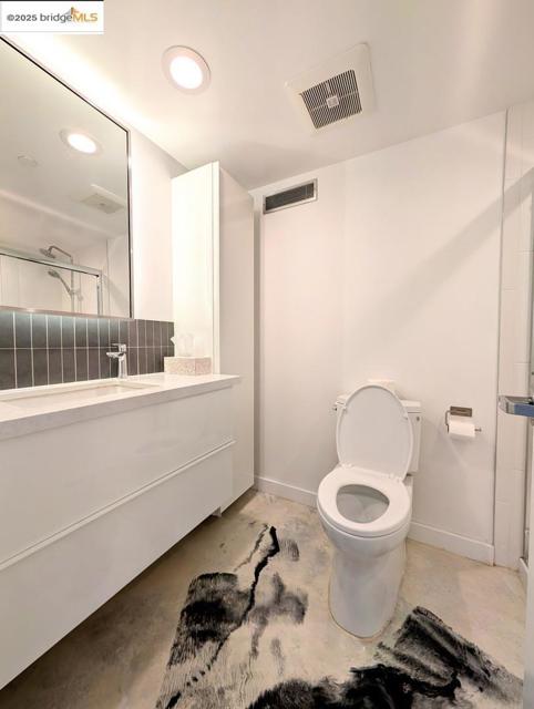 206 Donohoe ST, East Palo Alto CA: https://media.crmls.org/mediaz/5cac8de7-76b1-4a35-bd0e-d68e9faec16f.jpg