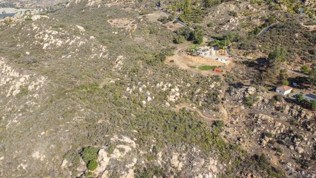 1810 Via Ladera, Fallbrook CA: https://media.crmls.org/mediaz/5cad4277-7b8f-4dc3-991e-f69c6bee4fa6.jpg