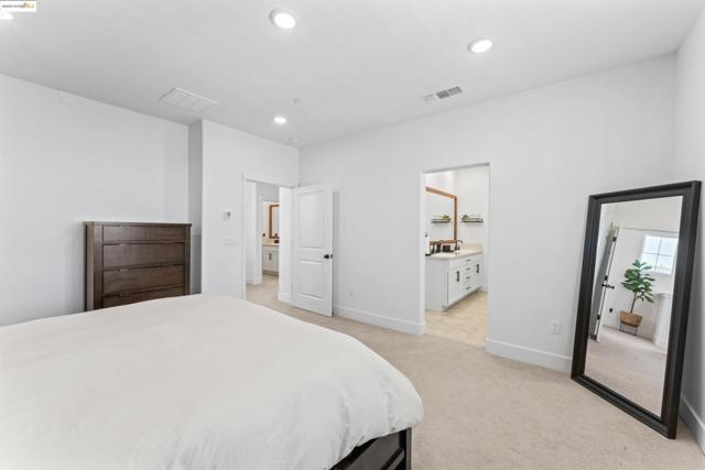 2951 Newberry Court, Fairfield CA: https://media.crmls.org/mediaz/5cae6d82-2227-49ac-94bf-e2593da5d2eb.jpg