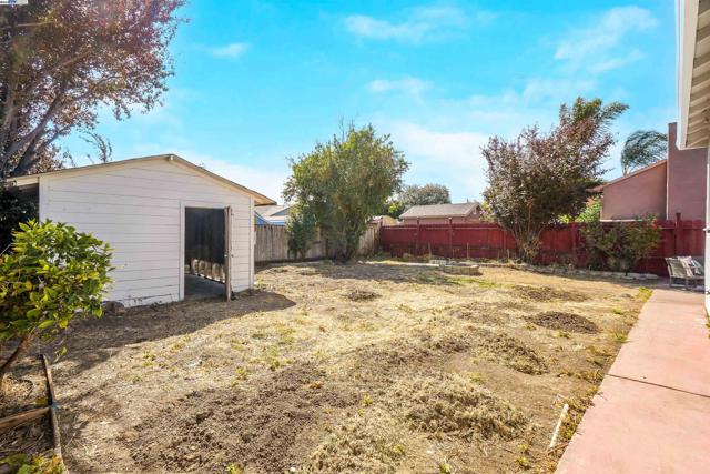 23639 Odom Dr, Hayward CA: https://media.crmls.org/mediaz/5cae9a11-3753-4727-9e17-932de297bc4f.jpg