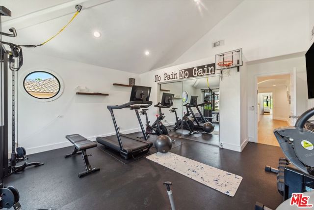 23180 Park Blanco, Calabasas CA: https://media.crmls.org/mediaz/5caf0d7c-3364-4ecc-8084-451ecfdc282b.jpg