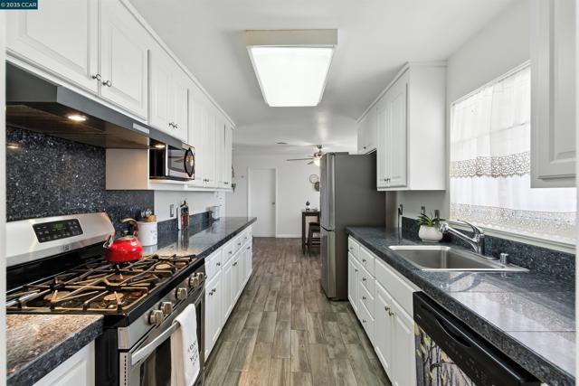1201 Valle Vista Ave, Vallejo CA: https://media.crmls.org/mediaz/5caf3d81-7468-4f47-98ef-3823fb4ac4c9.jpg