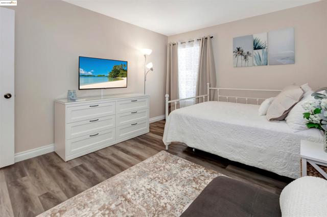 22192 Rim Pointe,  CA: https://media.crmls.org/mediaz/5caf4918-697f-4517-a21f-2afb4475c54b.jpg
