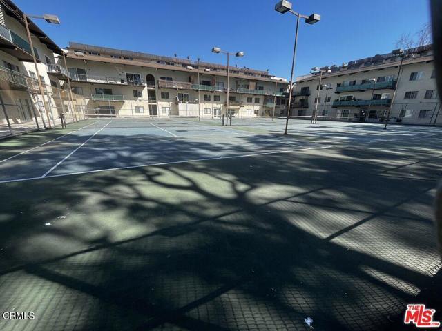 5460 White Oak Avenue, Encino CA: https://media.crmls.org/mediaz/5caf5624-cb81-42c5-96ab-c3ef98d82f49.jpg