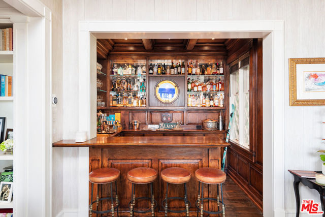 27540 Pacific Coast Highway, Malibu CA: https://media.crmls.org/mediaz/5cafb551-48d3-46e4-91f7-ee0fdb85a867.jpg