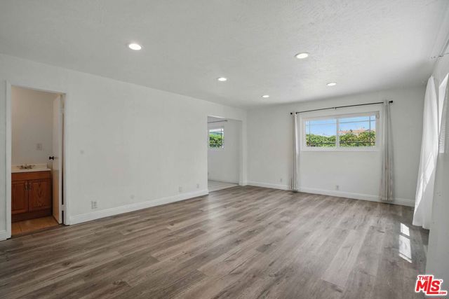 2108 Hauser Boulevard, Los Angeles CA: https://media.crmls.org/mediaz/5cafcb58-e9ae-4698-9dac-22a531345781.jpg