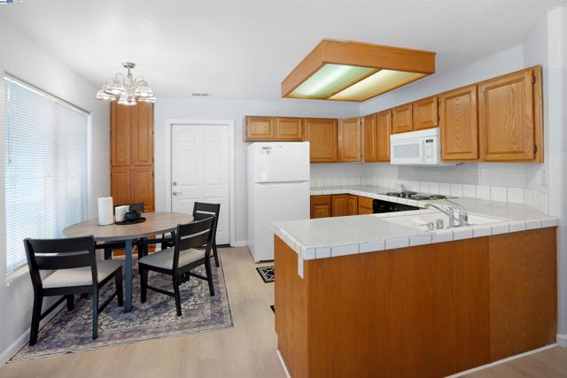 16935 Sugar Pine Dr, Morgan Hill CA: https://media.crmls.org/mediaz/5cafcf64-74d7-4a9d-a900-849c7c53ff63.jpg