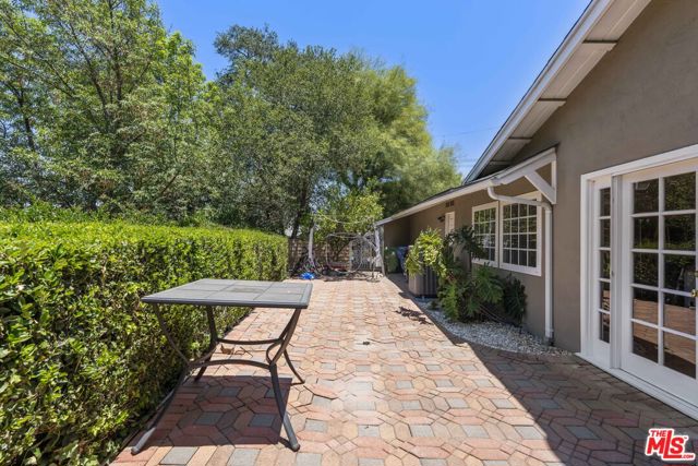 4701 Dunman Avenue, Woodland Hills CA: https://media.crmls.org/mediaz/5caff16e-472b-4621-b73e-43db732ae993.jpg