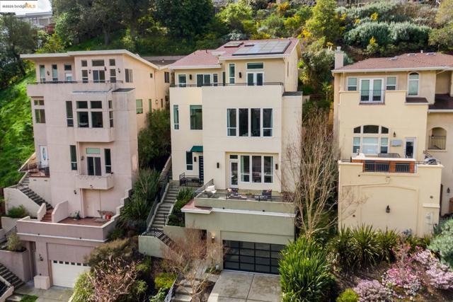 205 Sheridan RD, Oakland CA: https://media.crmls.org/mediaz/5cb0783b-08ef-44dd-b8f6-3f88a2494521.jpg
