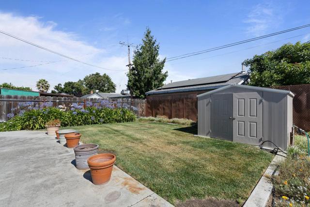 230 San Juan Drive, Hollister CA: https://media.crmls.org/mediaz/5cb0b686-80a7-4079-8983-8d1794fd3874.jpg