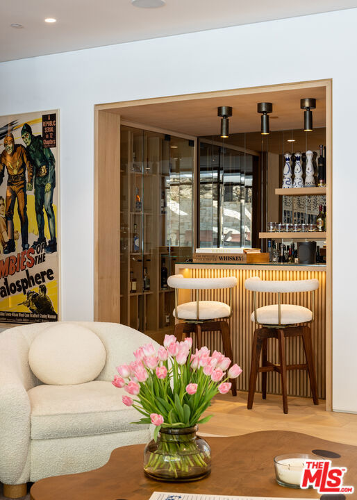 9509 Heather Road, Beverly Hills CA: https://media.crmls.org/mediaz/5cb0f522-ceeb-4734-bfa8-127f572a3e7f.jpg