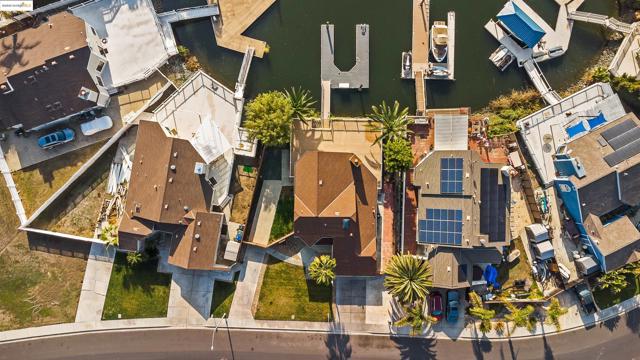 4730 Spinnaker Way, Discovery Bay CA: https://media.crmls.org/mediaz/5cb15828-e9a4-4ed0-bd8f-33e738a5d5a1.jpg