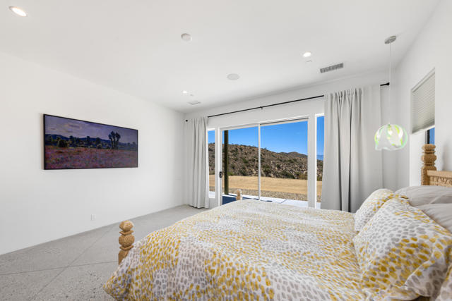 7852 Pinon Drive, Yucca Valley CA: https://media.crmls.org/mediaz/5cb1911d-919b-46c7-a640-5eef0b0987d6.jpg