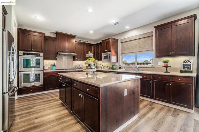583 Sawgrass Way, Oakley CA: https://media.crmls.org/mediaz/5cb1d54c-f25a-45d5-8c63-02c3e21f1616.jpg