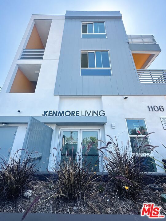 1106 S Kenmore Avenue, Los Angeles CA: https://media.crmls.org/mediaz/5cb1f88b-4132-4950-8399-66791faa73d7.jpg