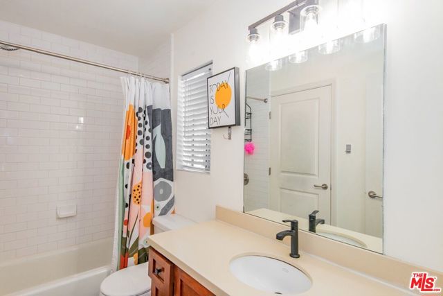 4702 Fulton Avenue, Sherman Oaks CA: https://media.crmls.org/mediaz/5cb1fe27-de42-4ed6-88d8-b680d32ce619.jpg