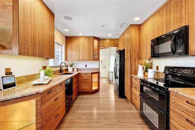 7912 Blue Jay Place, San Diego CA: https://media.crmls.org/mediaz/5cb23abb-58f3-41f5-bbff-7782411975f7.jpg