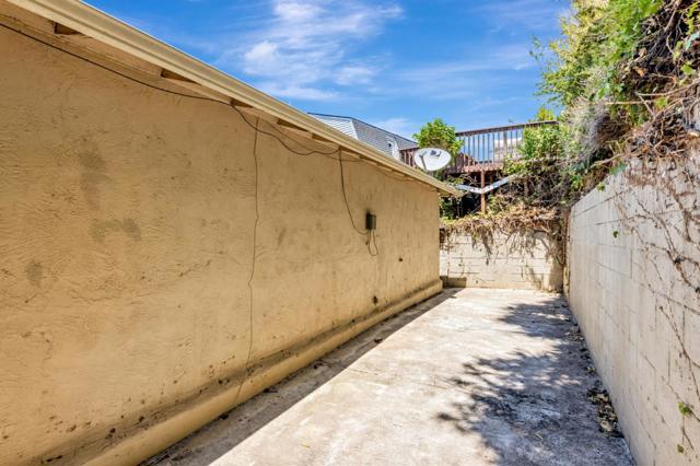 16668 Winding Boulevard, San Leandro CA: https://media.crmls.org/mediaz/5cb25f52-9be7-4a35-ba80-f1c8d702597d.jpg