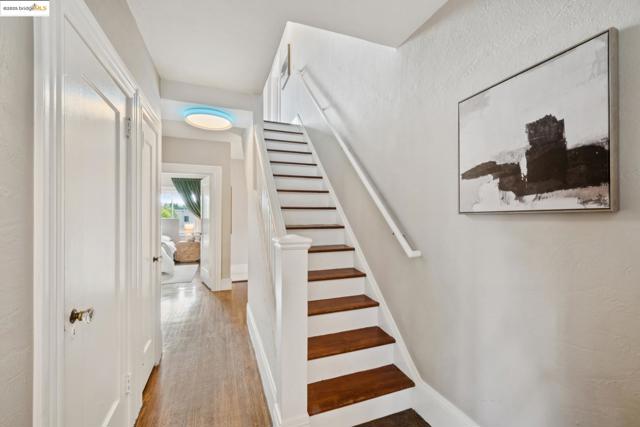 919 Mckinley Ave, Oakland CA: https://media.crmls.org/mediaz/5cb2a3d0-8854-49a4-a9d8-e013d574739d.jpg