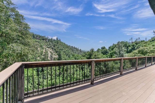 18757 Sunrise Way, Tuolumne CA: https://media.crmls.org/mediaz/5cb2a6b3-7938-4c4c-a417-4e820750b13e.jpg