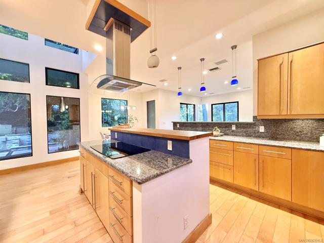 3566 Albatross St, San Diego CA: https://media.crmls.org/mediaz/5cb3141d-fb2b-41d9-b508-762ded34c583.jpg
