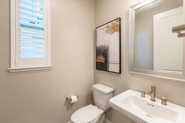 639 Cinnamon Circle, Mountain View CA: https://media.crmls.org/mediaz/5cb3a050-5866-4493-ba46-2e1be4f29fc1.jpg