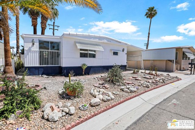 80 Dunes Circle, Cathedral City CA: https://media.crmls.org/mediaz/5cb3b764-d2e3-4991-b7f2-98b2466e105a.jpg
