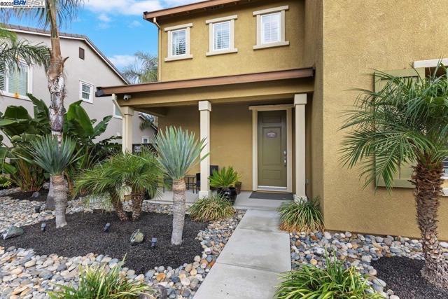 1050 Clear Lake Dr, Oakley CA: https://media.crmls.org/mediaz/5cb3deb3-de41-4fad-8c63-2e7bc22f2dd2.jpg