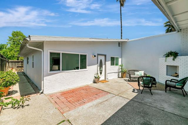 409 Gibbons Court, Milpitas CA: https://media.crmls.org/mediaz/5cb410db-cb2f-4952-ba8e-dc11a9c277dd.jpg