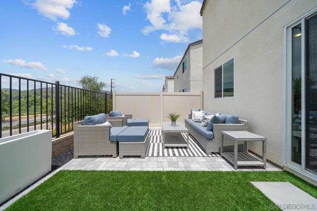 35052 Hacienda Heights, Fallbrook CA: https://media.crmls.org/mediaz/5cb51592-4609-4bff-8e6f-1c521ca6a782.jpg