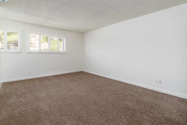 5644 ALHAMBRA HILLS CT, Martinez CA: https://media.crmls.org/mediaz/5cb5f138-1d72-48c2-b6d3-d04dc6724513.jpg