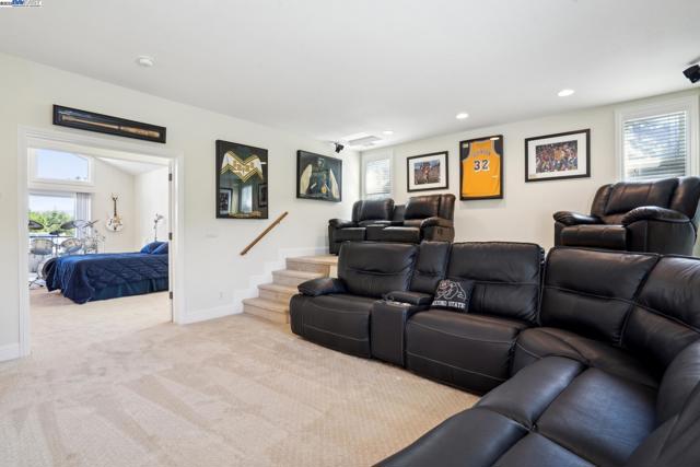 367 Mt Washington Way, Clayton CA: https://media.crmls.org/mediaz/5cb634bc-5a67-416d-953f-398421f47b01.jpg